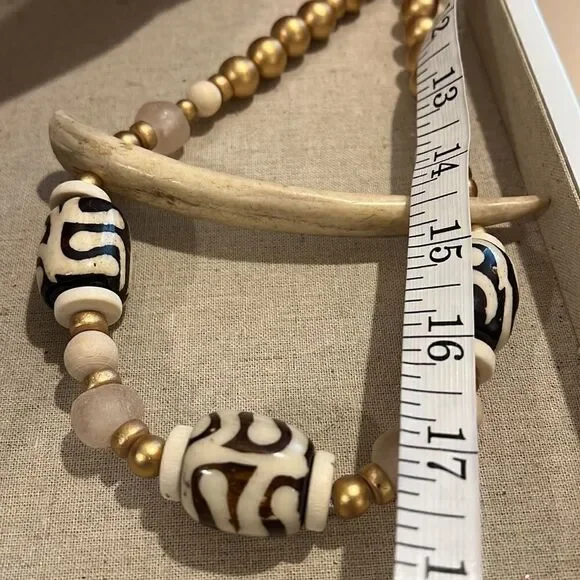New Southern Touch Bead Necklace with Brown Details and Tooth